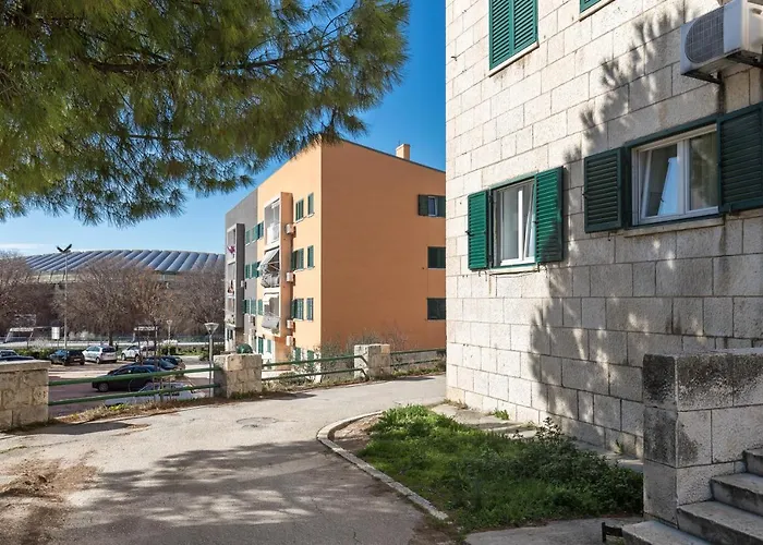 Apartment Cool Split